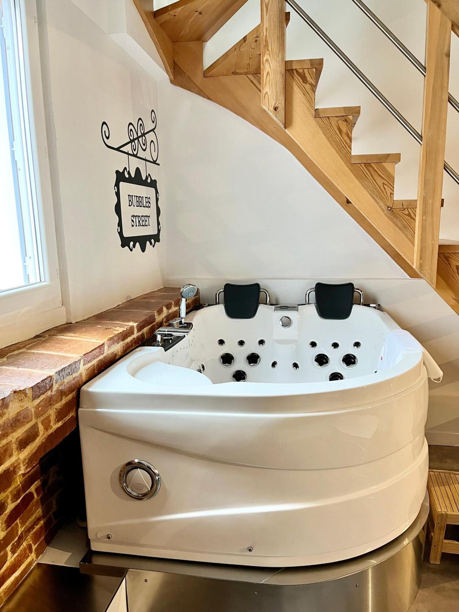 L'Antre Vue - Jacuzzi Au Chateau Belberaud Екстериор снимка