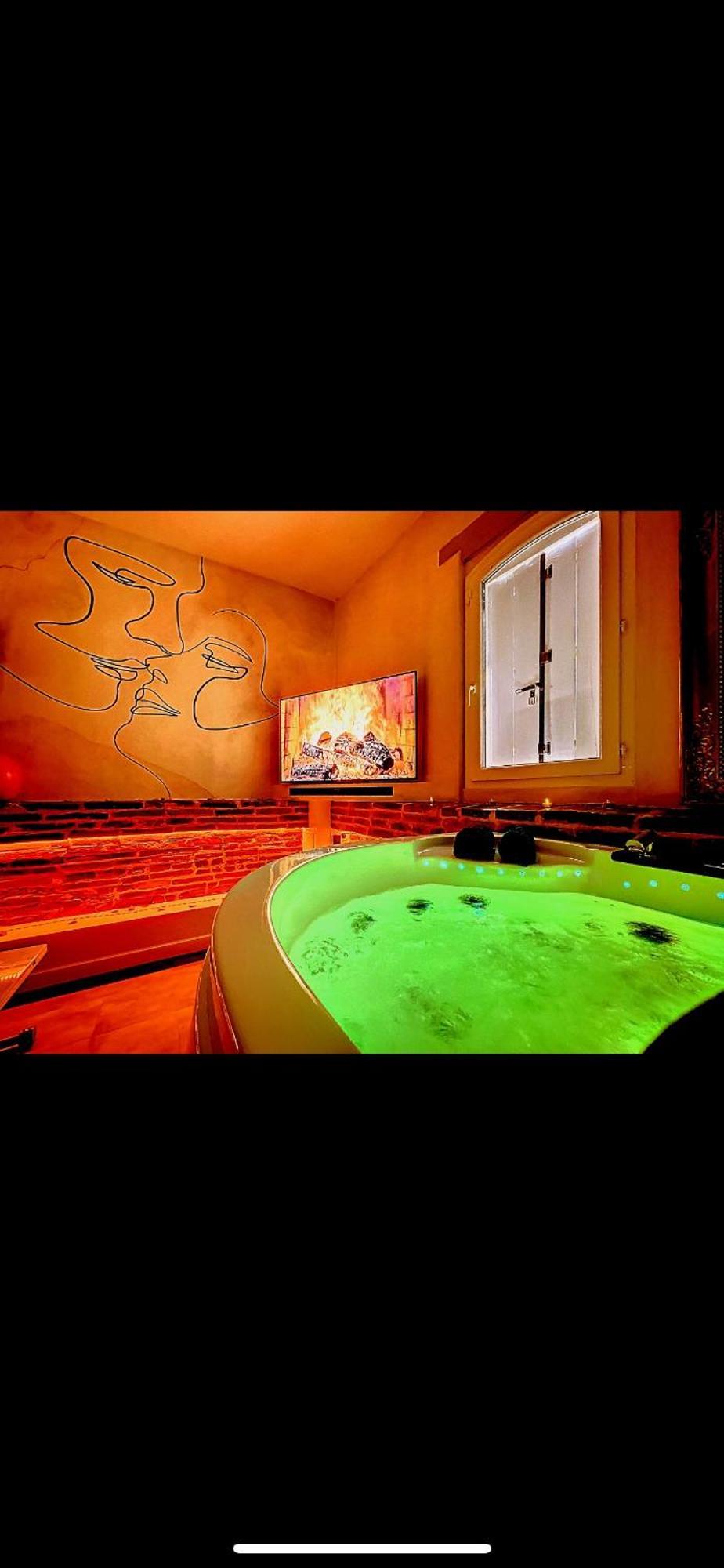 L'Antre Vue - Jacuzzi Au Chateau Belberaud Екстериор снимка