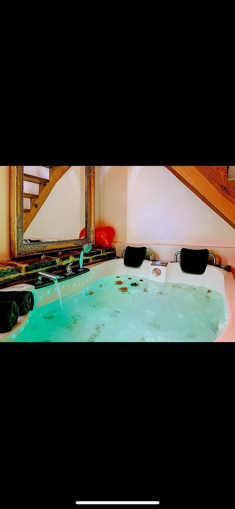 L'Antre Vue - Jacuzzi Au Chateau Belberaud Екстериор снимка